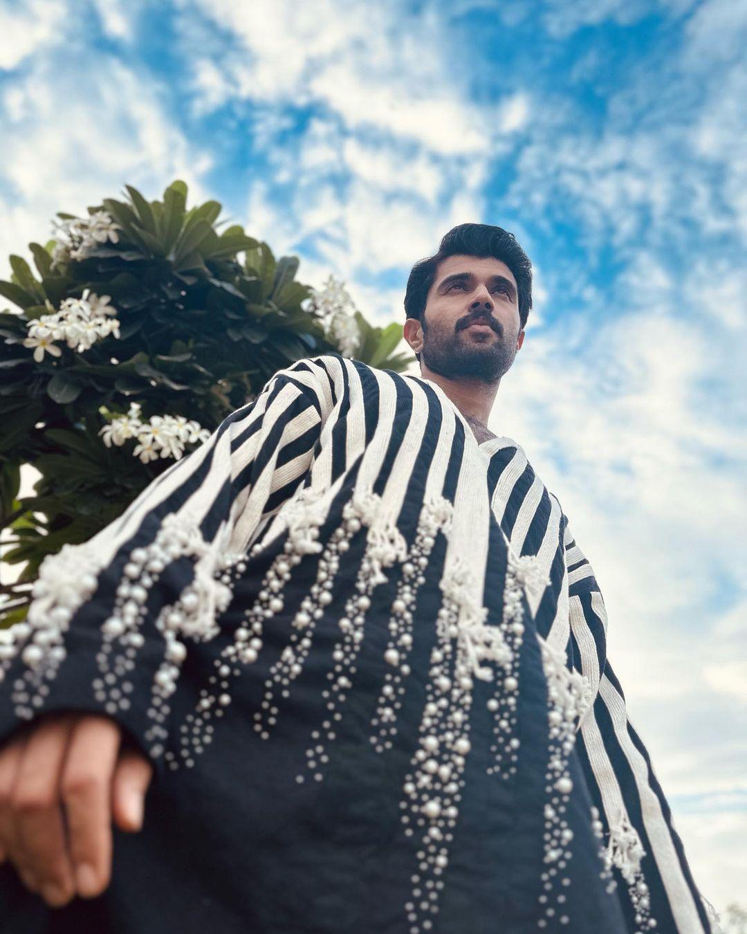 Vijay Deverakonda's picture from his Kushi promotional diaries made our eyes glued to him