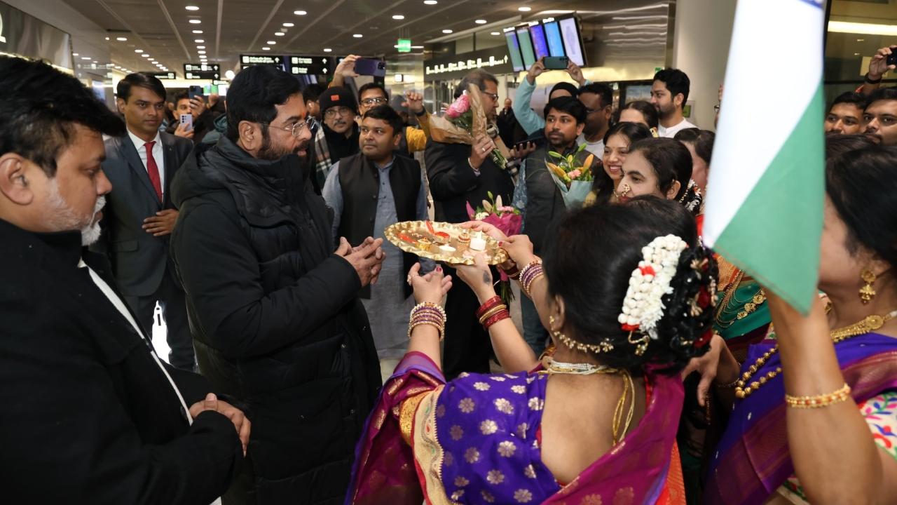 Several Maharashtrians were present at the airport to welcome Shinde. The ladies dressed in traditional attire performed Hindu rituals in a way to welcome him