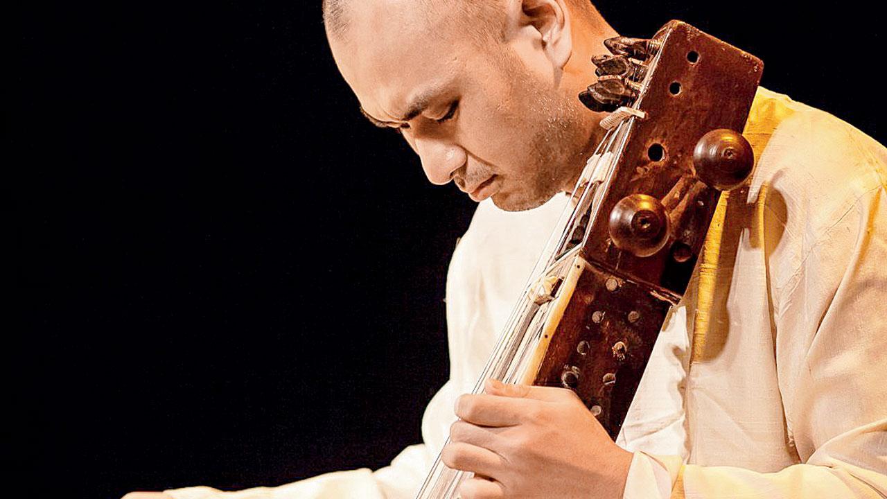 Yuji Nakagawa performs on sarangi