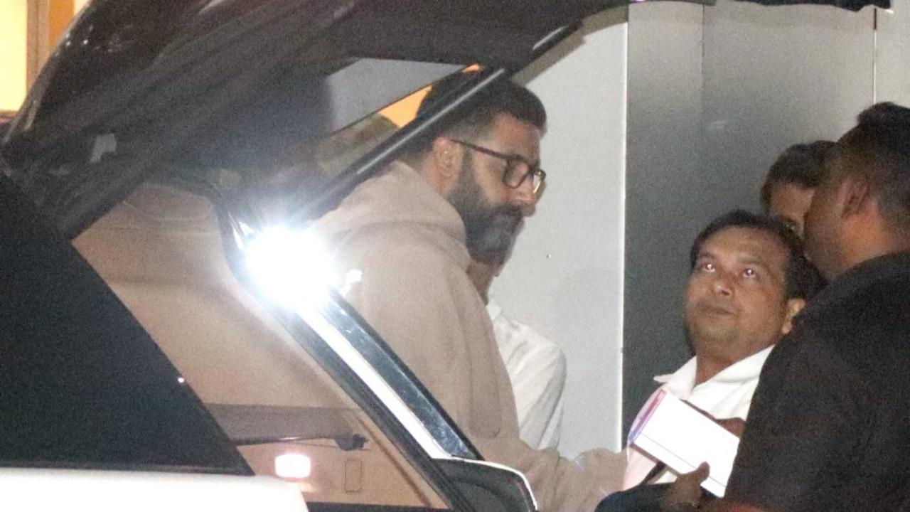 Abhishek Bachchan was also spotted at the Kalina airport on Monday morning along with his father Amitabh