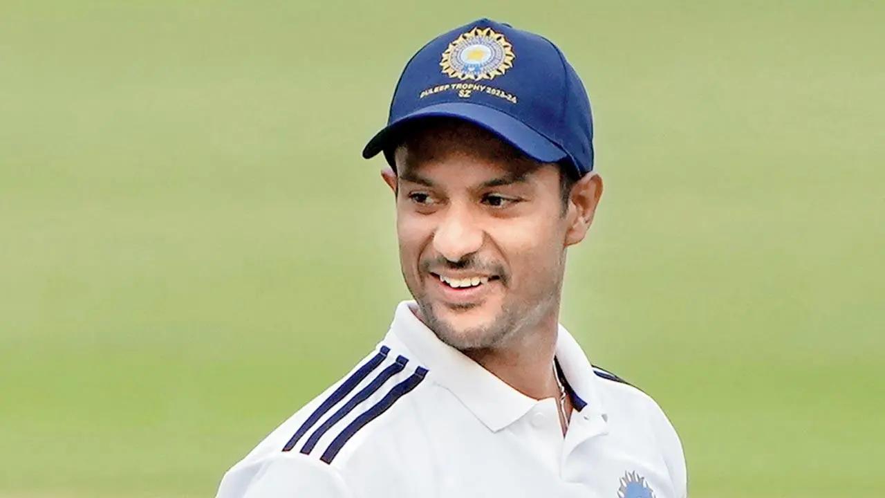 Mayank Agarwal
Mayank Agarwal is another strong replacement for the Indian star in the first two tests. Playing 21 tests, Agarwal smashed 1,488 runs and has also registered four centuries and six half-centuries. His highest score in the longest format of the game is 243 runs