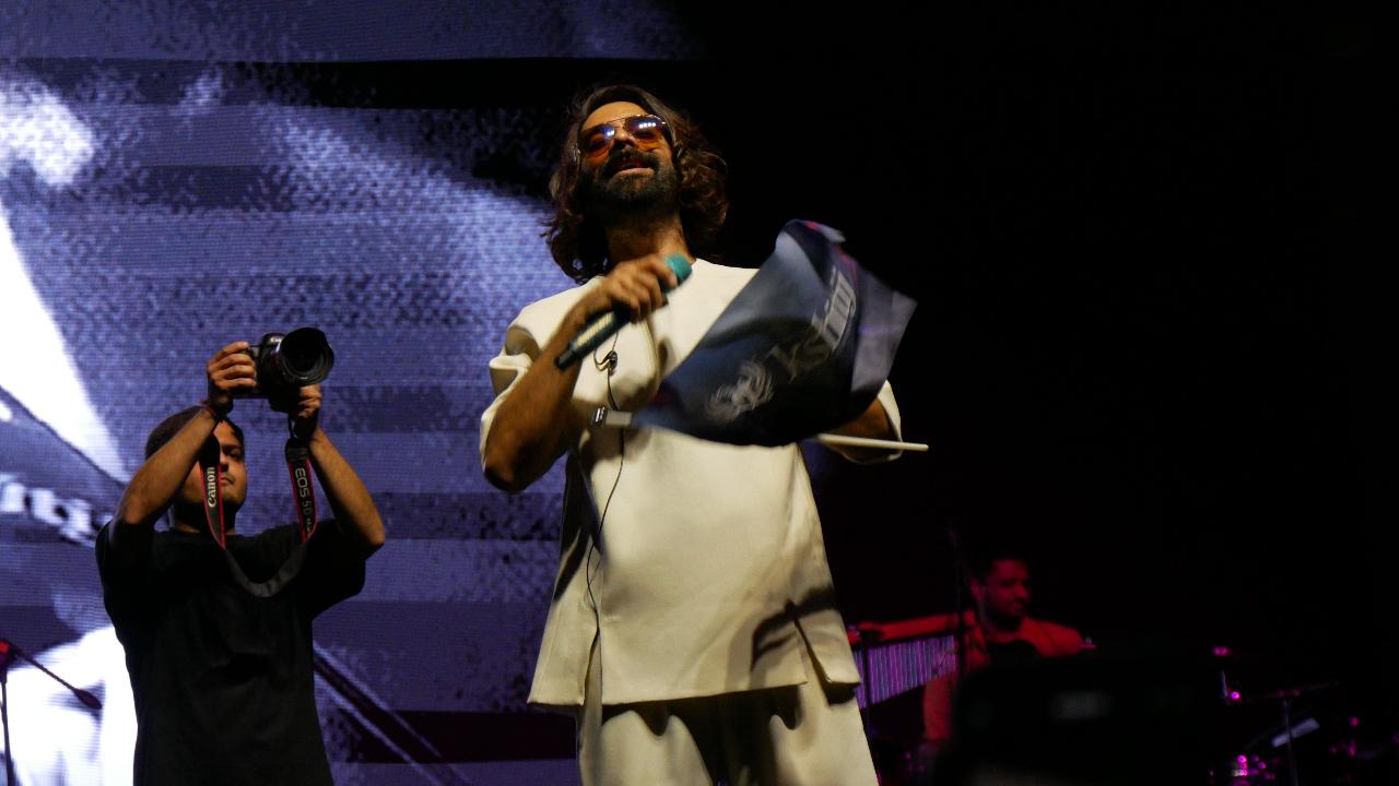 Amit Trivedi set the stage on fire with his diverse rhythms and mesmerizing tunes, igniting the flames with the vibrant cultures of India
