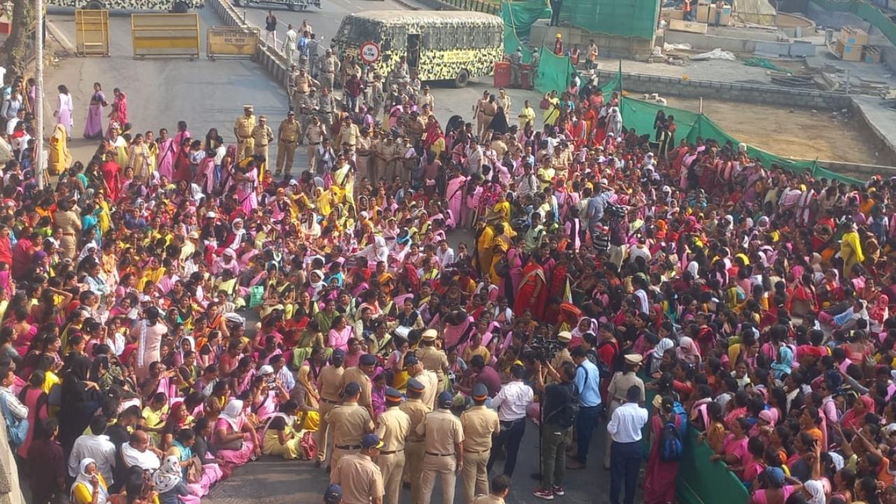 IN PHOTOS: Anganwadi workers protest in south Mumbai