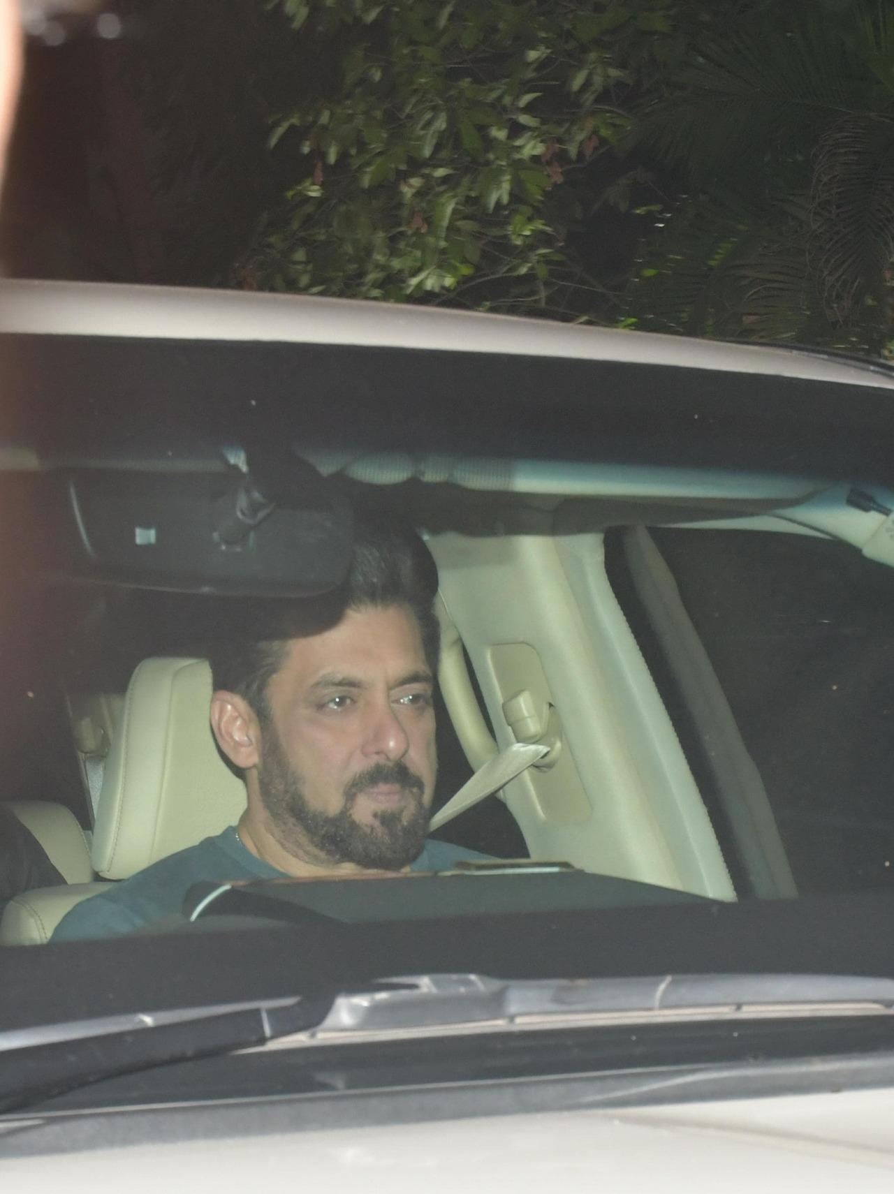 A handsome Salman Khan was seen arriving for the party late in the night. He also waved to the paparazzi upon his arrival