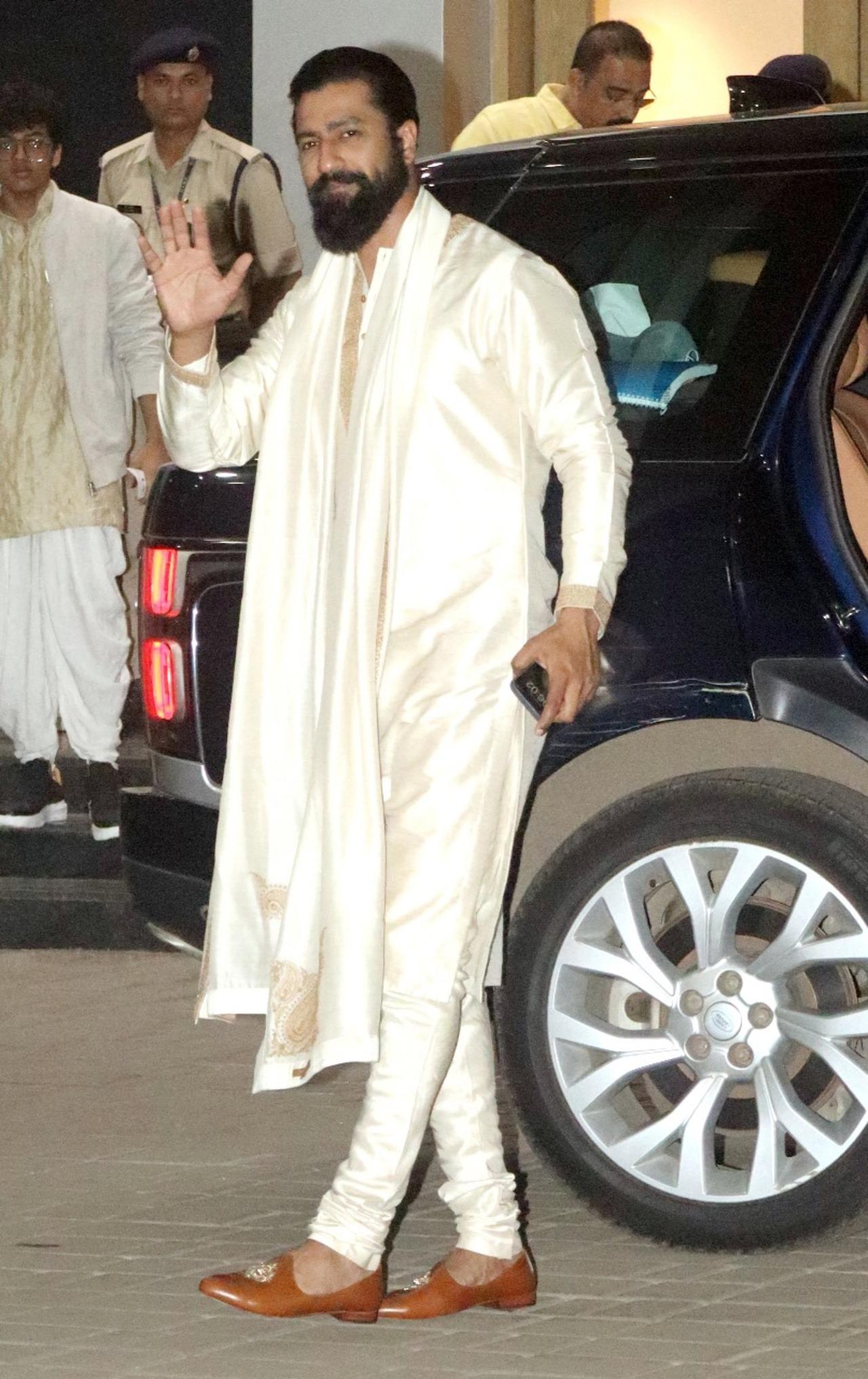 Vicky Kaushal gave a royal vibe in this well-fitted kurta pajama. His new bearded look is for his look as Chhatrapati Sambhaji Maharaj in the film Chaava