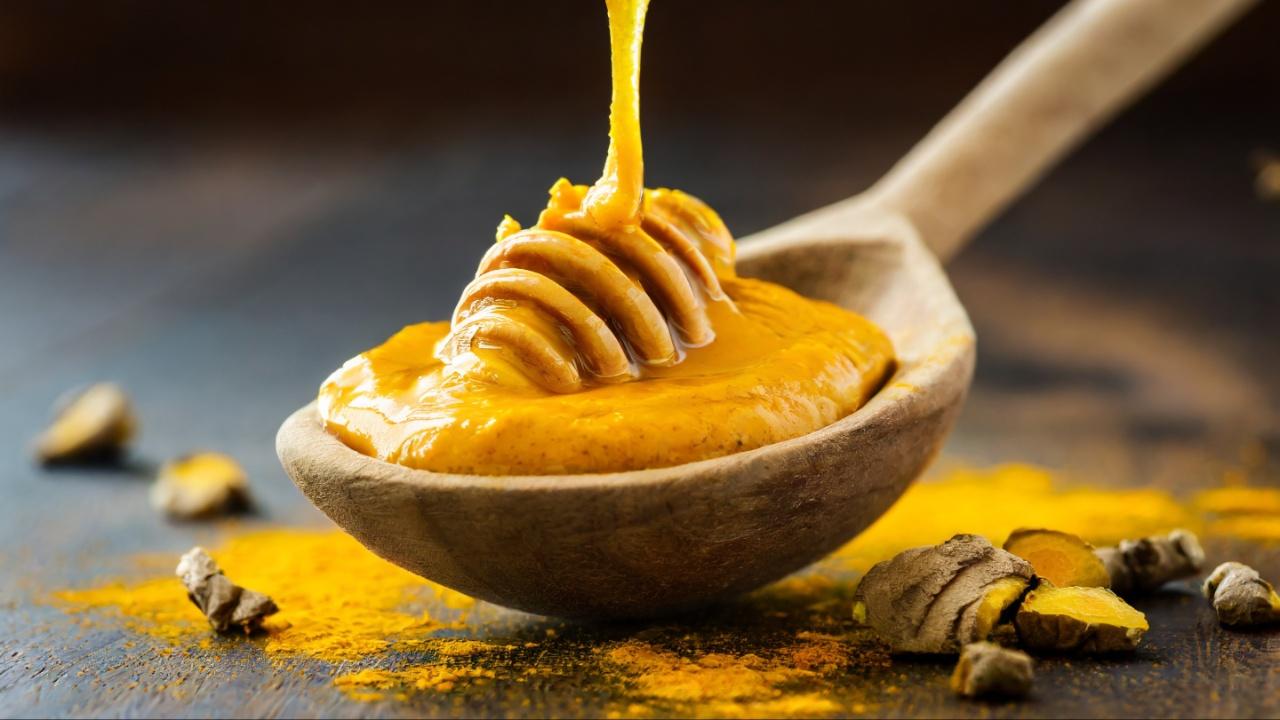 4. Commonly known as Chaatan, licking powder of Sunth (dried ginger) or black pepper or Jyesthamadh(liquorice) with a pinch of turmeric with either a  mixture of ghee and honey in odd quantities or individually clears the respiratory pathway. This mixture must be made fresh (can be used for a single day only) and should be licked every 15-20 minutes so that the respiratory pathway continuously gets local application. It helps to scrap the sticky Kaph Dosha. One should observe that if the cough is dry without any Kapha coming out, honey should be completely avoided, as it will worsen the condition more. 