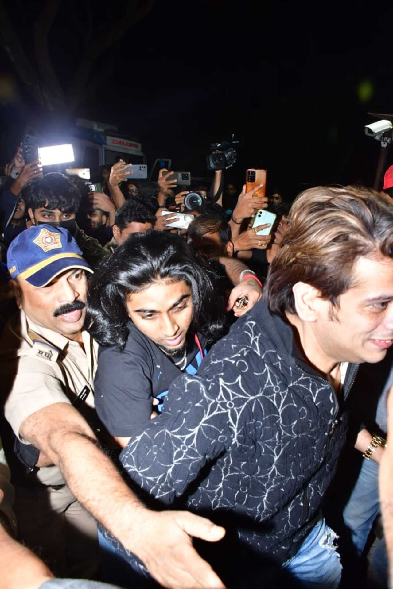 MC Stan who won Bigg Boss 16 was mobbed by fans when he arrived for the finale episode