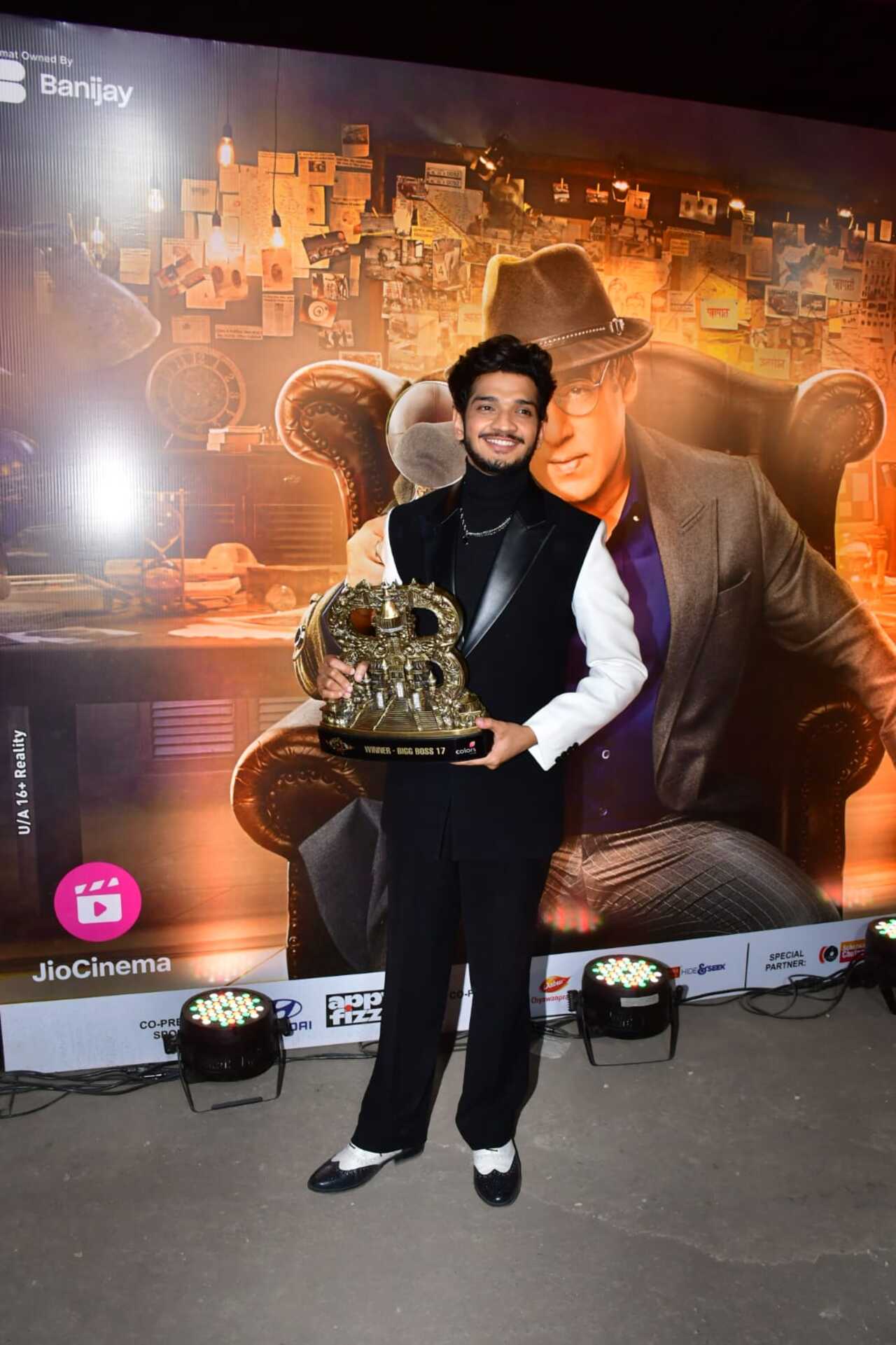 Munawar Faruqui posed for the paparazzi with his winning trophy soon after he stepped out of the house after over 100 days