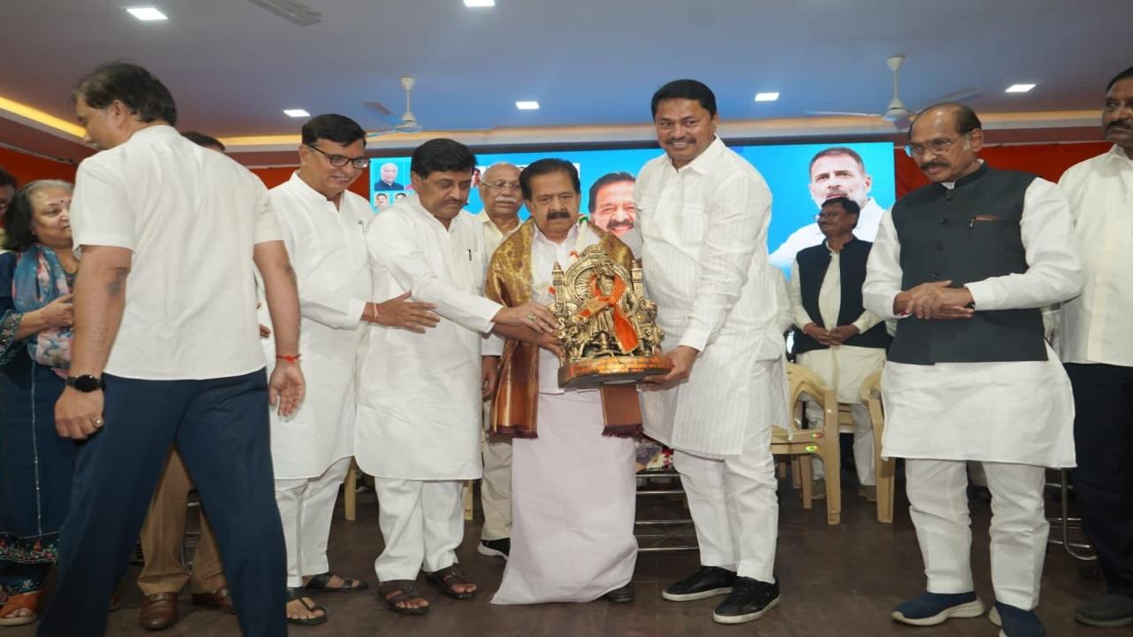 Balasaheb Thorat focused on the challenges and opportunities in 2024, with both Lok Sabha and Assembly elections on the horizon. He called for unity among party members and emphasized the potential success if everyone collaborates effectively.