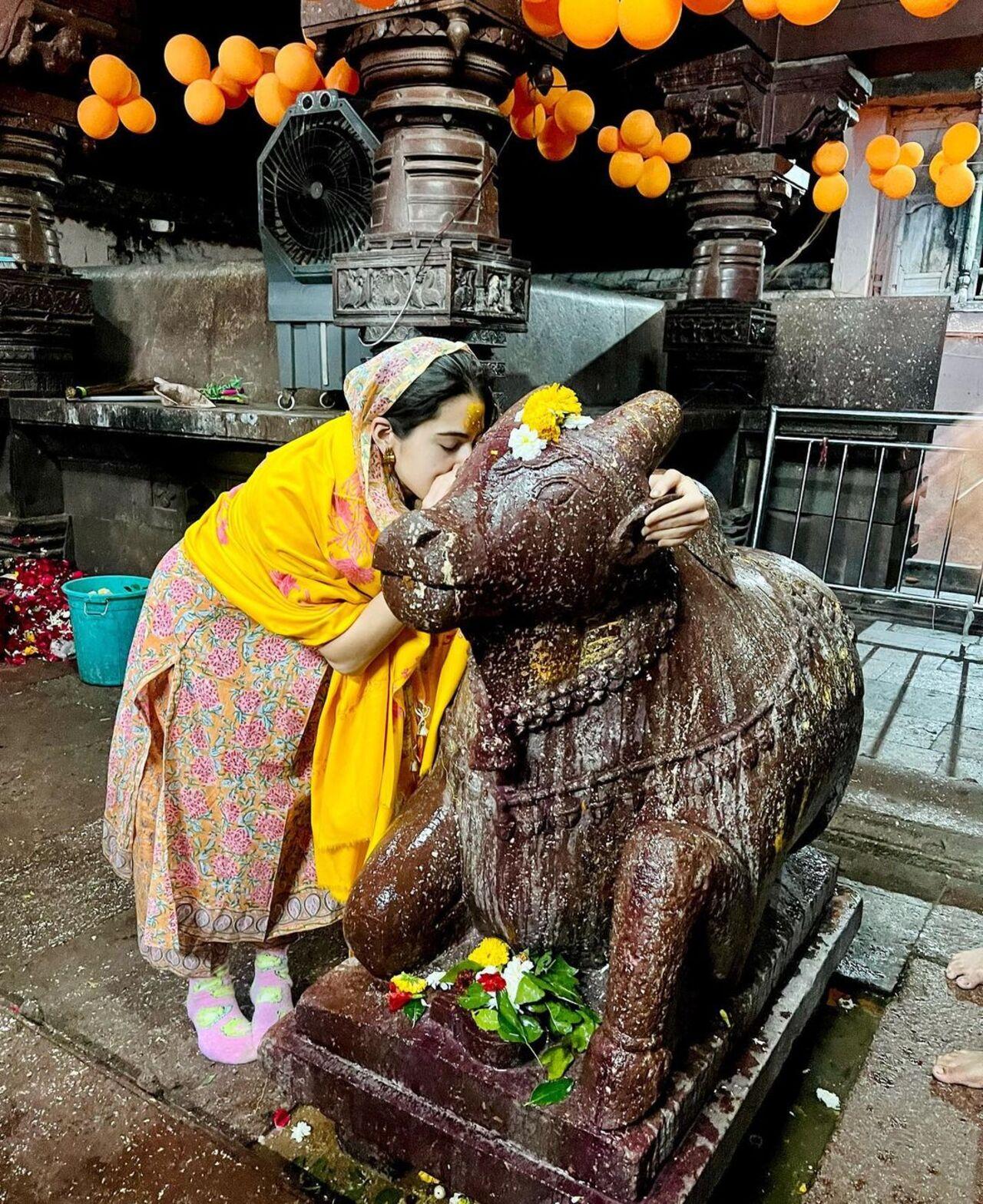 Actor Sara Ali Khan shared multiple pictures from her visit to the holy place. She is seen dressed in a salwar suit with a dupatta over her head. She is accompanied by her friend. In the picture, Sara is seen praying to the shivling and bowing her head there. She is also seen whispering into the ear of Nandi the bull