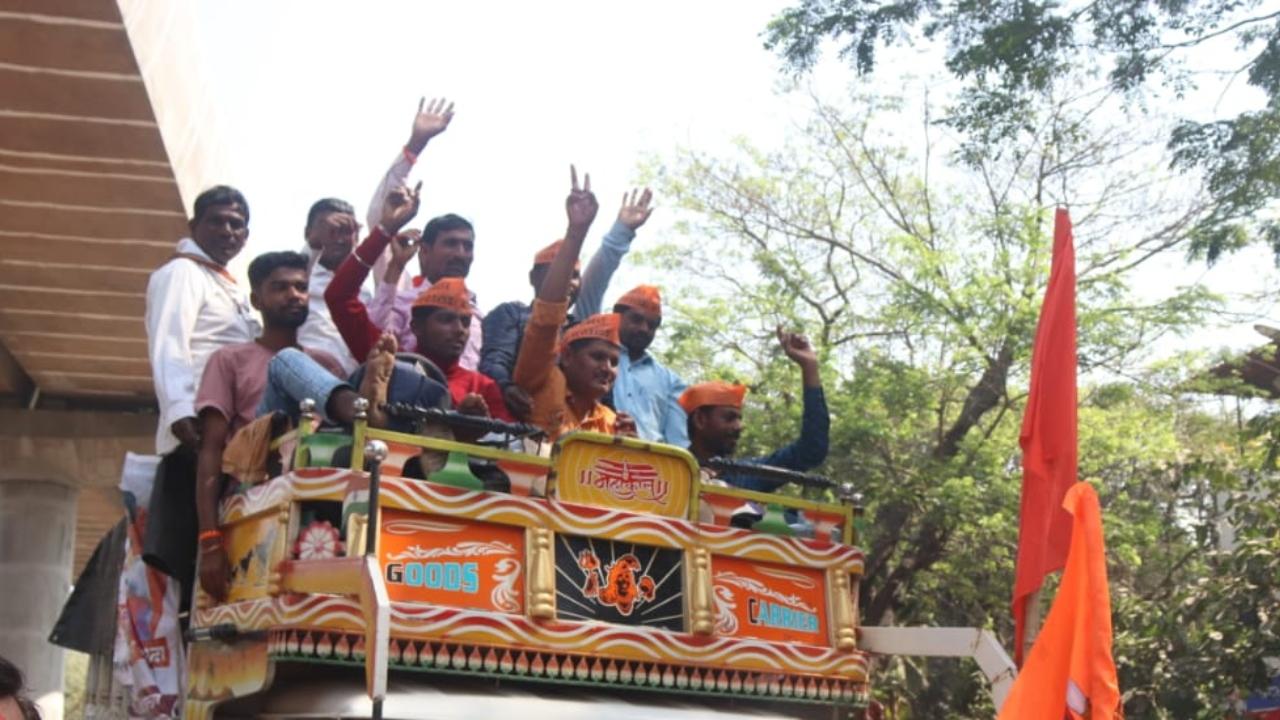 Jarange and other Maratha activists reached the Agriculture Produce Market Committee (APMC) on outskirts of Mumbai around 5 am by bikes, cars, jeeps, tempos and trucks