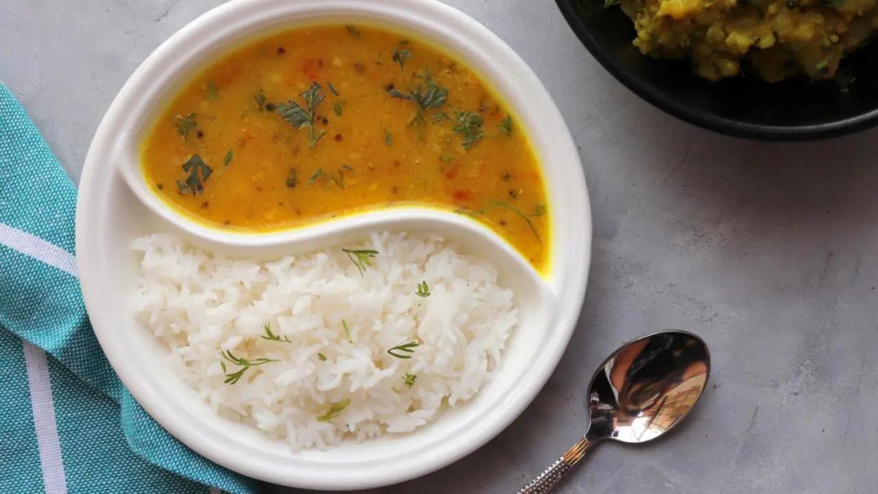Eat daal-rice for dinnerDid you know that the quintessential go-to Indian meal ‘daal rice’ is an excellent pre-biotic, lowers cholesterol levels and reduces the risk of heart disease? Just because you are following a weight loss diet do not limit your rice options to brown rice, because the excess fibre in brown rice comes in the way of absorption of minerals like zinc, crucial for insulin function