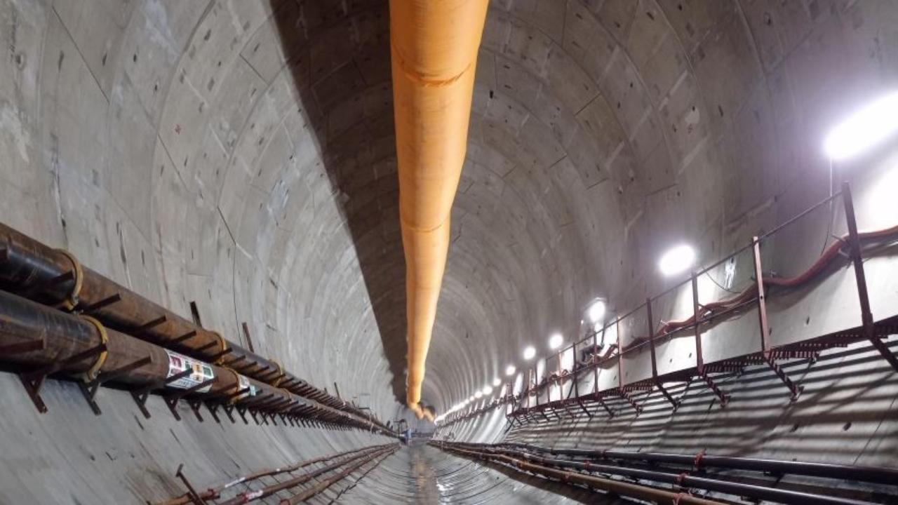 A groundbreaking feature of Phase 1 is the introduction of India's first under-sea tunnel, a 40-feet wide corridor that adds a touch of innovation to the project. This tunnel is symbolic not only for Mumbai but also for the entire country, setting a precedent for coastal cities grappling with traffic challenges.