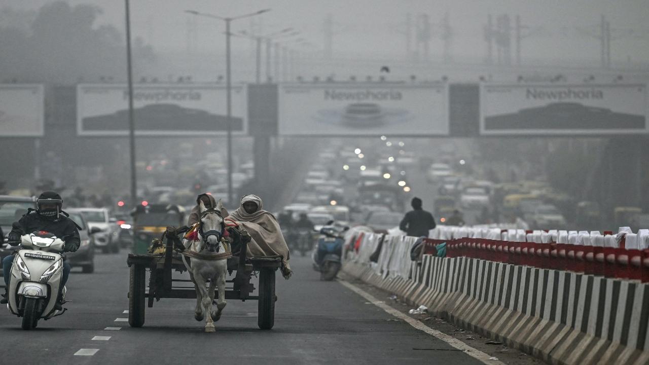 Cold, foggy day in Delhi. Pic/AFP