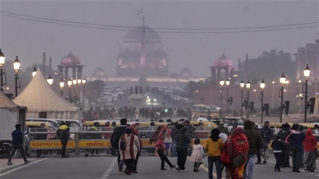 According to Indian Railways, 21 Delhi-bound trains were running one to five hours late due to fog.