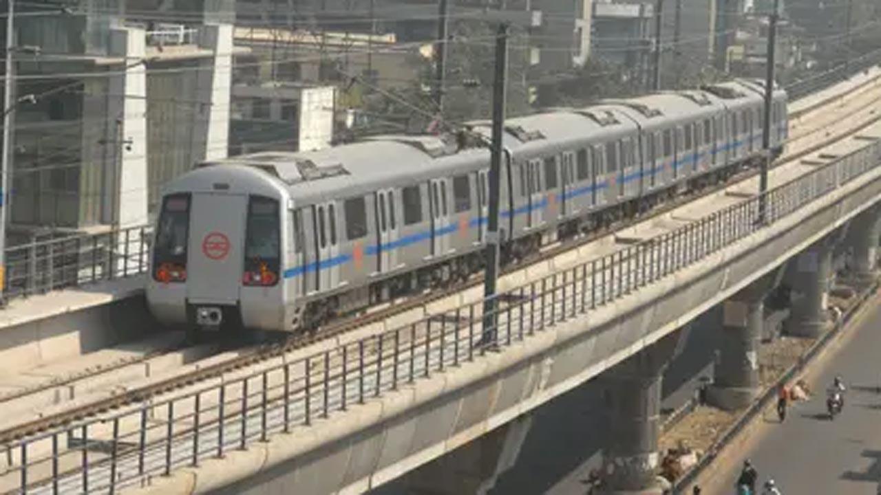 Delhi transport minister takes metro ride to reach office