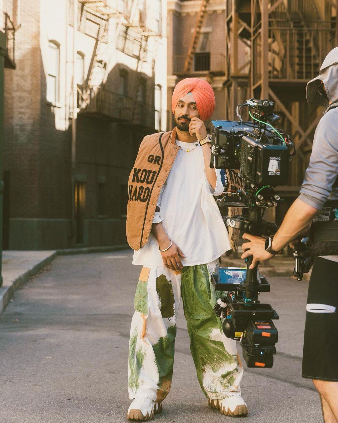 Diljit Dosanjh managed to ooze all kinds of cool vibes in this ensemble. The gifted talent wore abstract printed pants with a white t-shirt, which he paired with an orange jacket that complemented the pants