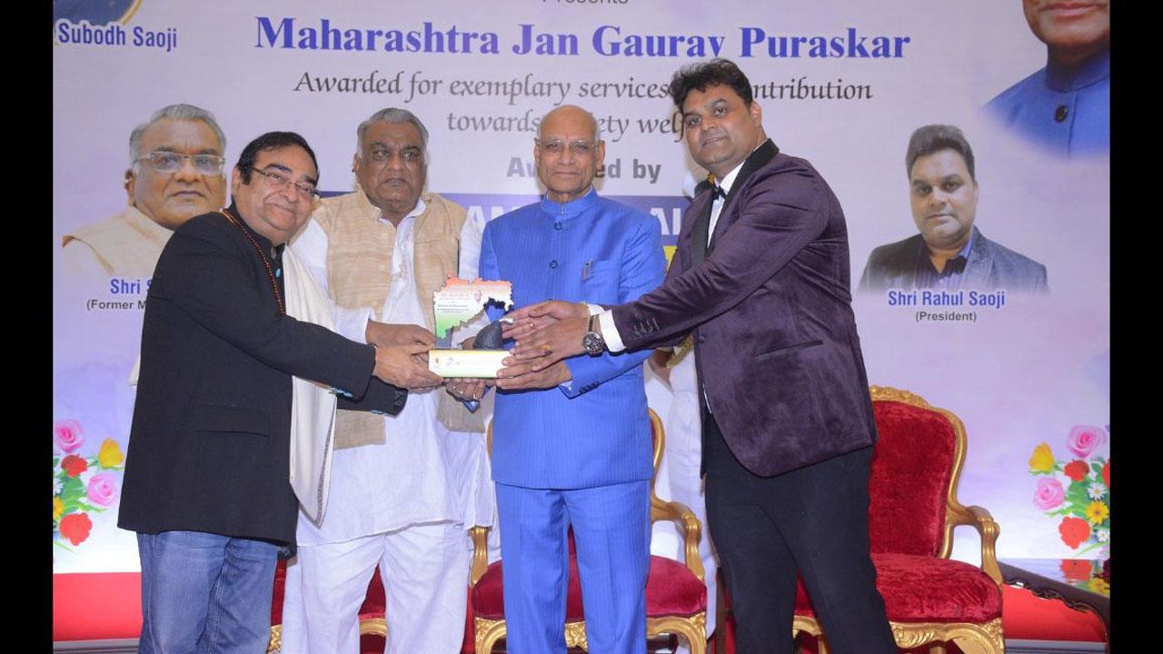 Padmashree Dr. Mukesh Batra Honoured by the Governor of Maharashtra with 