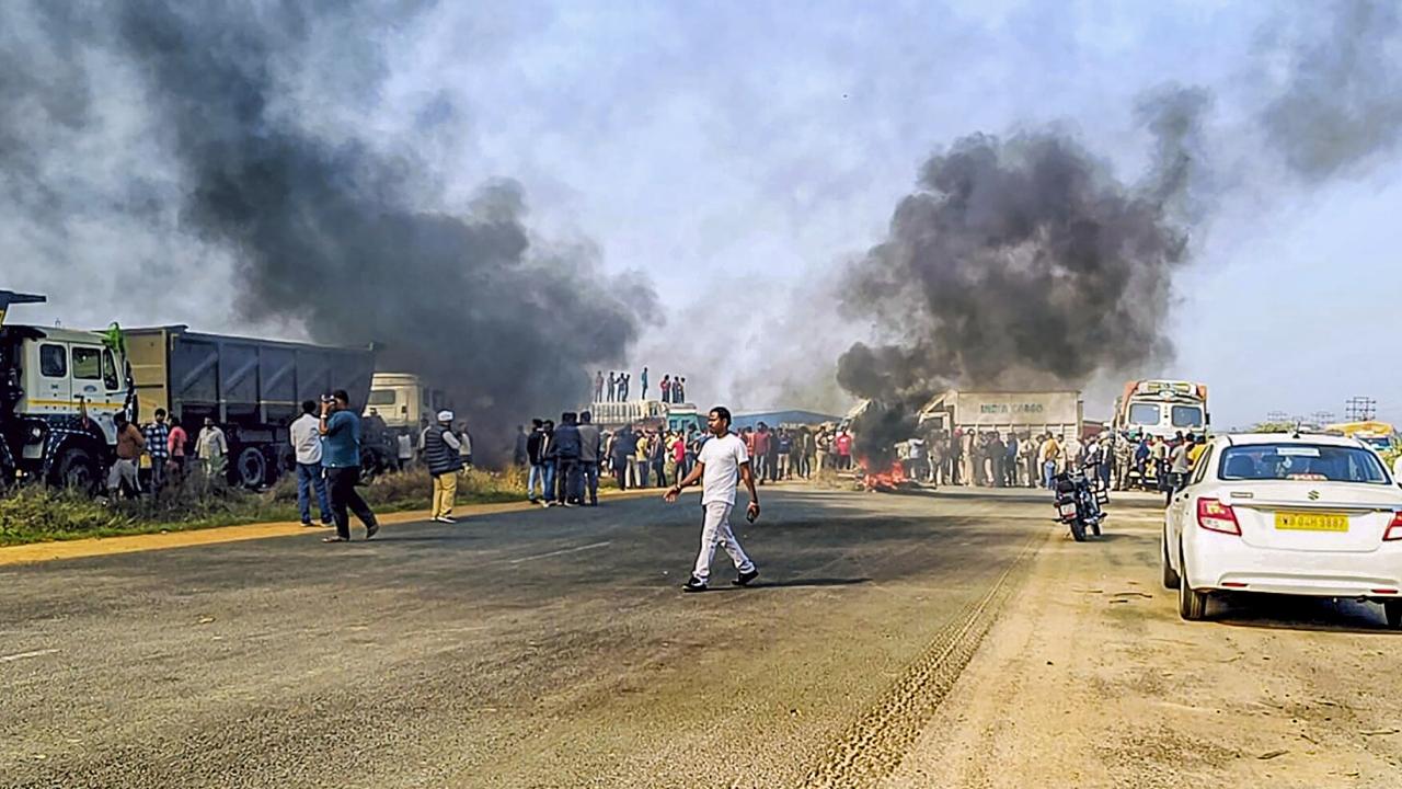 On Sunday, hundreds of truck and commercial vehicle drivers protesting the new penal laws for hit and run cases blocked the national highway number 2 near Dankuni toll plaza in West Bengal's Hooghly district for around two hours, police said, reported the PTI