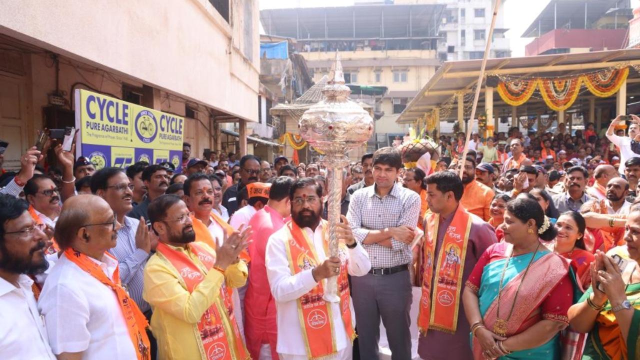 Maharashtra CM Shinde plays 'dhol' to celebrate Ram Lalla idol consecration