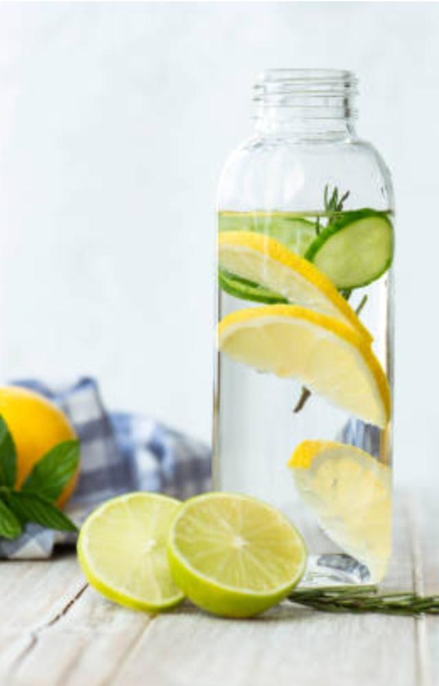 A liquid-only diet, this one lacks crucial nutrients and leads to nutrient deficiencies. It mainly relies on lemon juice, maple syrup, and cayenne pepper
