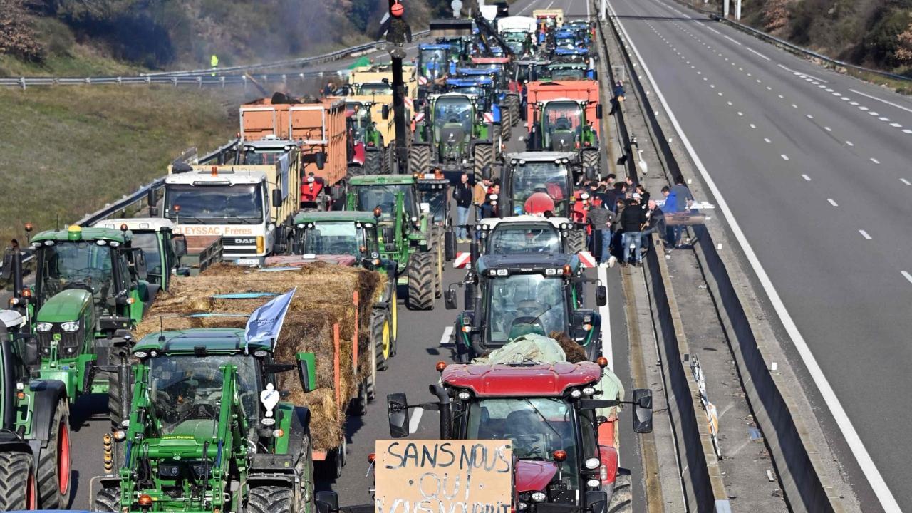 Farmers block the A7 highway, on January 24, 2024 near Montelimar, as they protest against taxation and falling incomes. Pics/AFP (Text/AP)