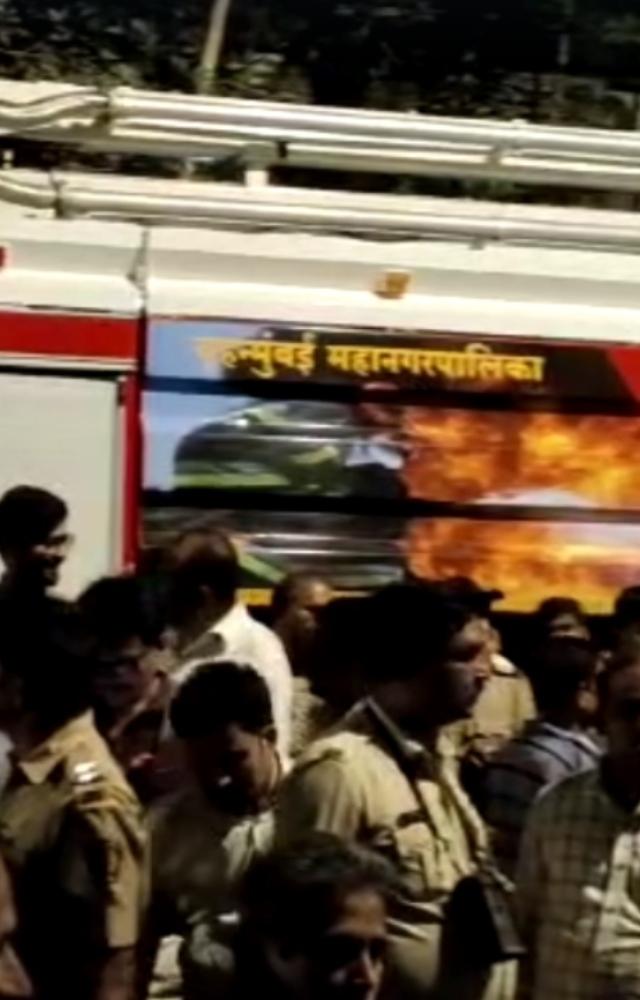 The Mumbai Fire Brigade officials and the local police officials rushed to the spot following the fire