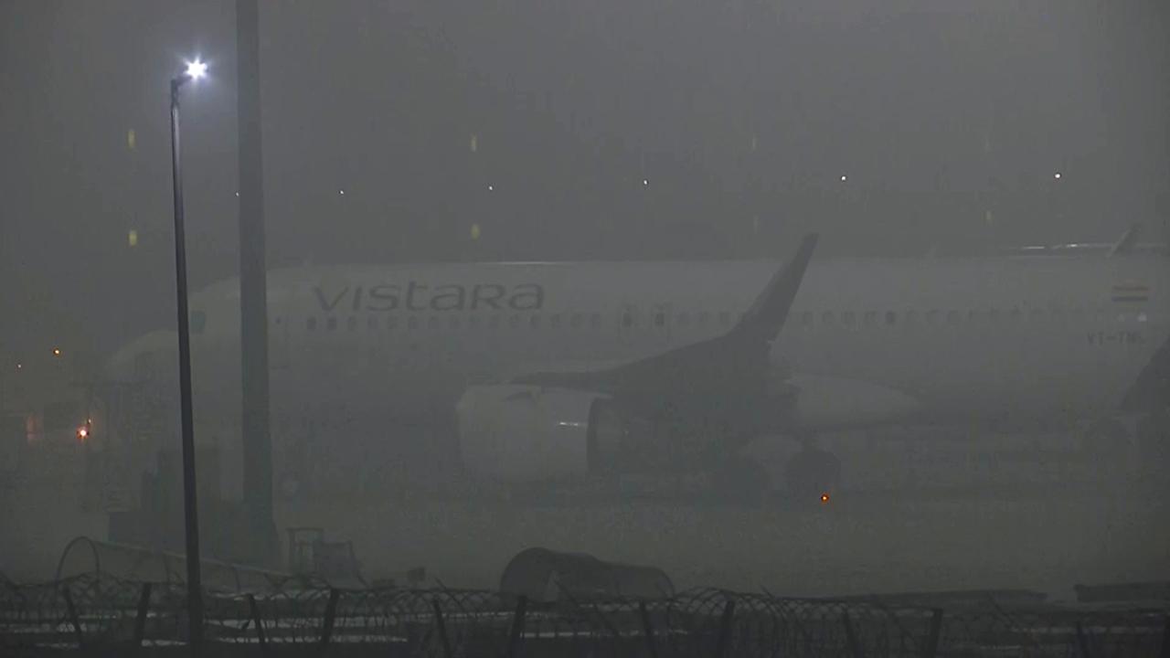 The IMD reported that the visibility level plummeted to zero metres at the Amritsar airport by 8 pm, while it abruptly dropped from 1400 metres at 9.30 pm to 400 metres at 10 pm at the Palam Observatory, near the Indira Gandhi International Airport.