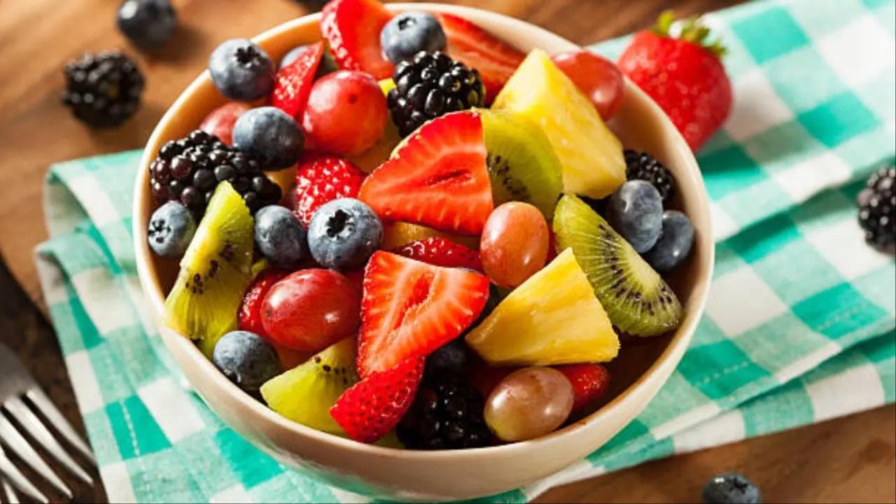 Why tea and coffee aren’t the day’s start anymoreThere’s no better start to the day than consuming fresh fruit, nuts and raisins. Going by the norm, a lot of people start their day with tea or coffee, but this is not the ideal move to make if fitness is your goal. The all-rounder banana entails several health benefits such as fibre, weight loss, prevention of constipation and improving blood sugar levels