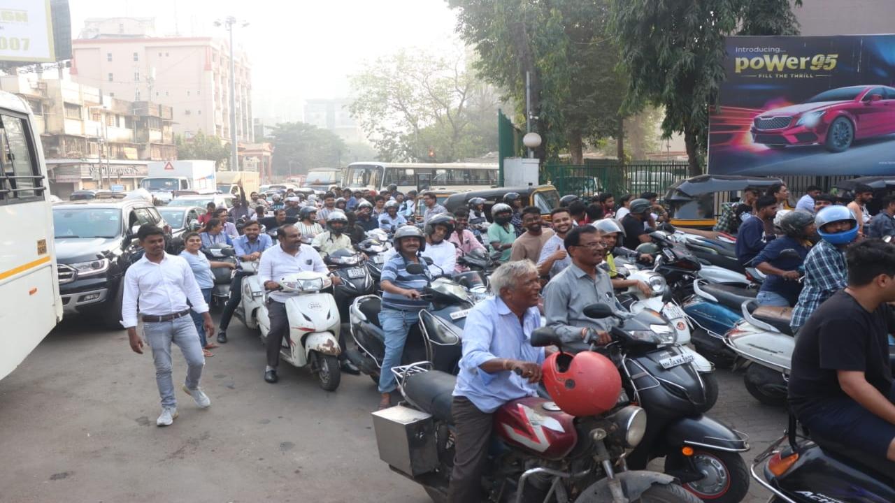 Under the Bharatiya Nyaya Sanhita (BNS), which replaces the colonial era Indian Penal Code, drivers who cause a serious road accident by negligent driving and run away without informing police or any official from the administration can face up to 10 years imprisonment or a fine of Rs 7 lakh