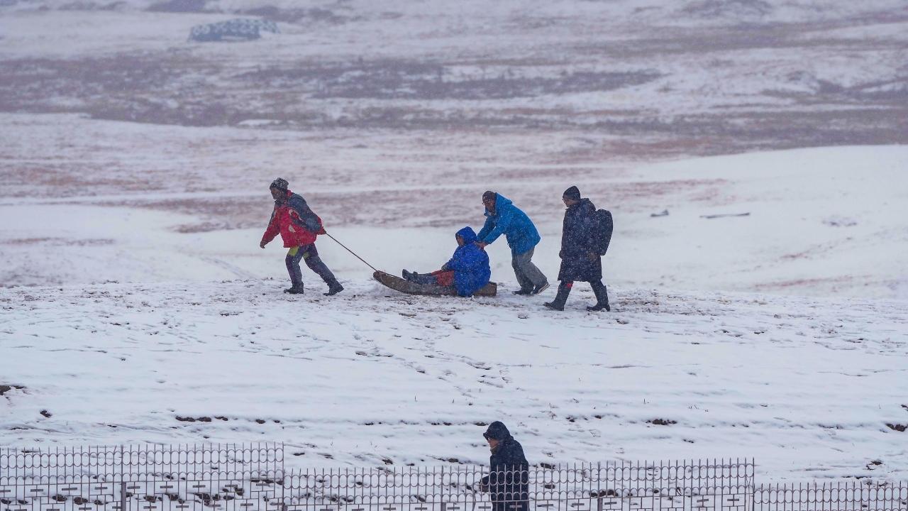 The picturesque valley of Kashmir, known for its pristine snow, grapples with a distressing trend of decreasing snowfall.