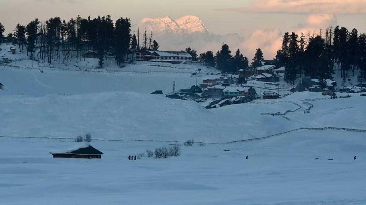 The region boasts excellent infrastructure, including a gondola ascending to 14,000 feet, making it an ideal destination for winter enthusiasts.