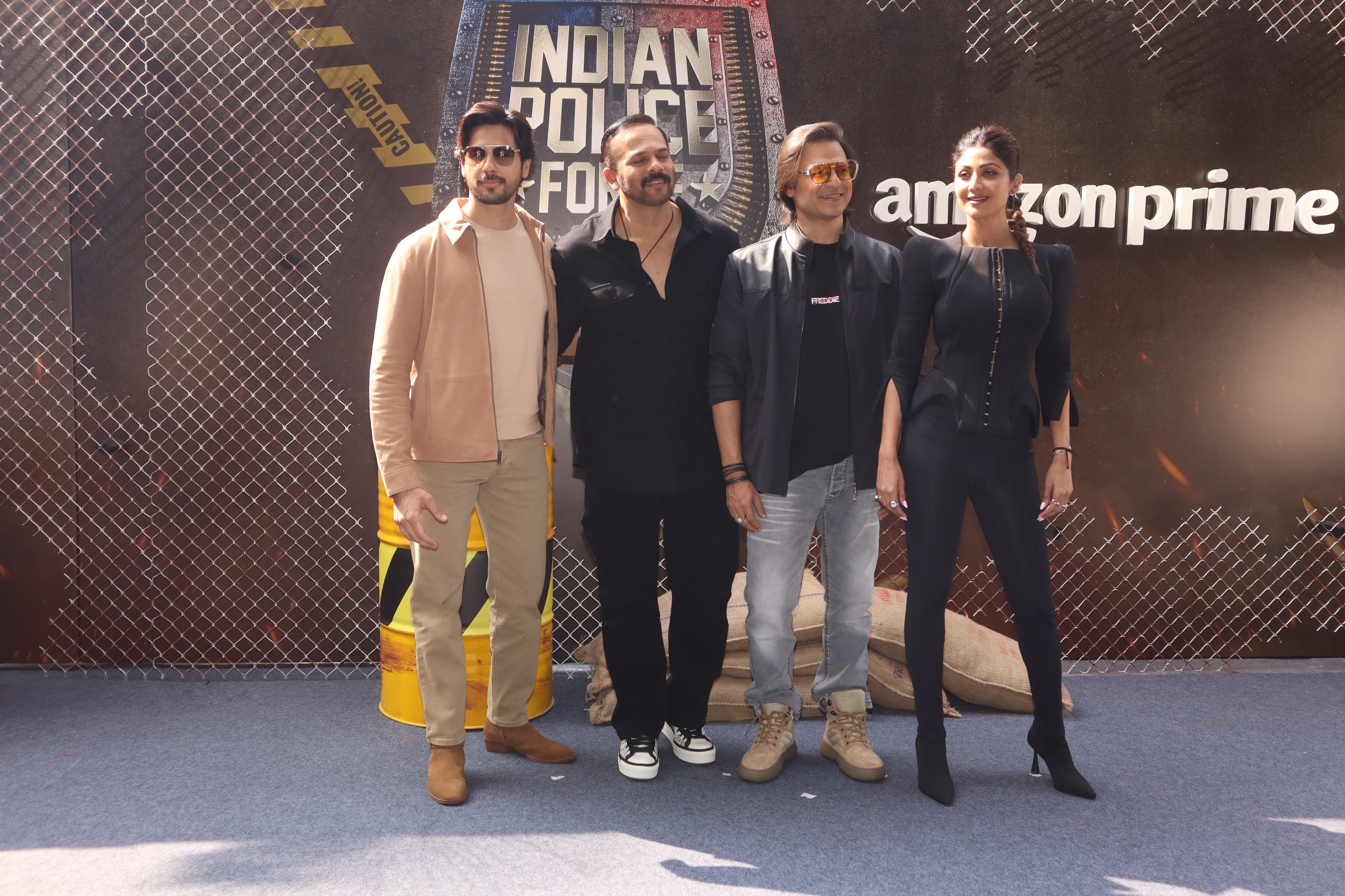 Shilpa Shetty, Sidharth Malhotra, Vivek Oberoi and Rohit Shetty all posed for pictures together to promote their latest