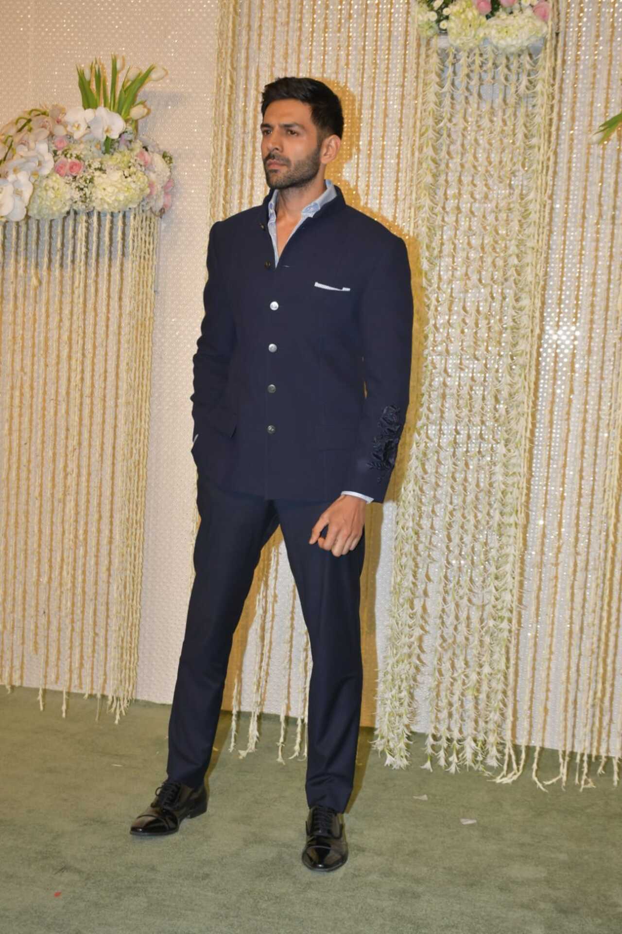 Kartik Aaryan stood out with his sharp look in this blue outfit, his short hair, and stubble