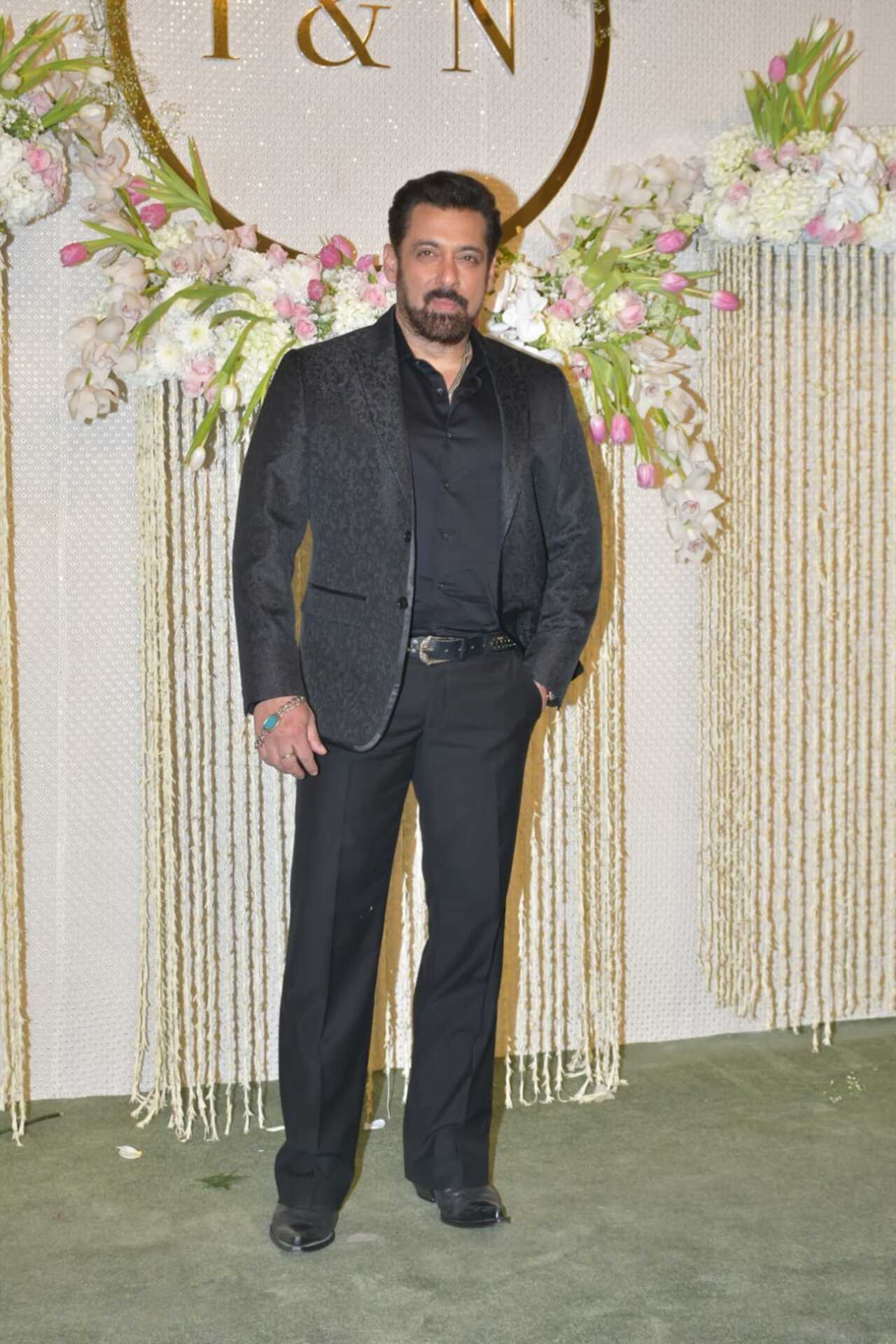Salman Khan looked dashing in an all-black suit. He was seen sporting his new mustache and beard look. Fans noticed that he looked younger than before with this new look