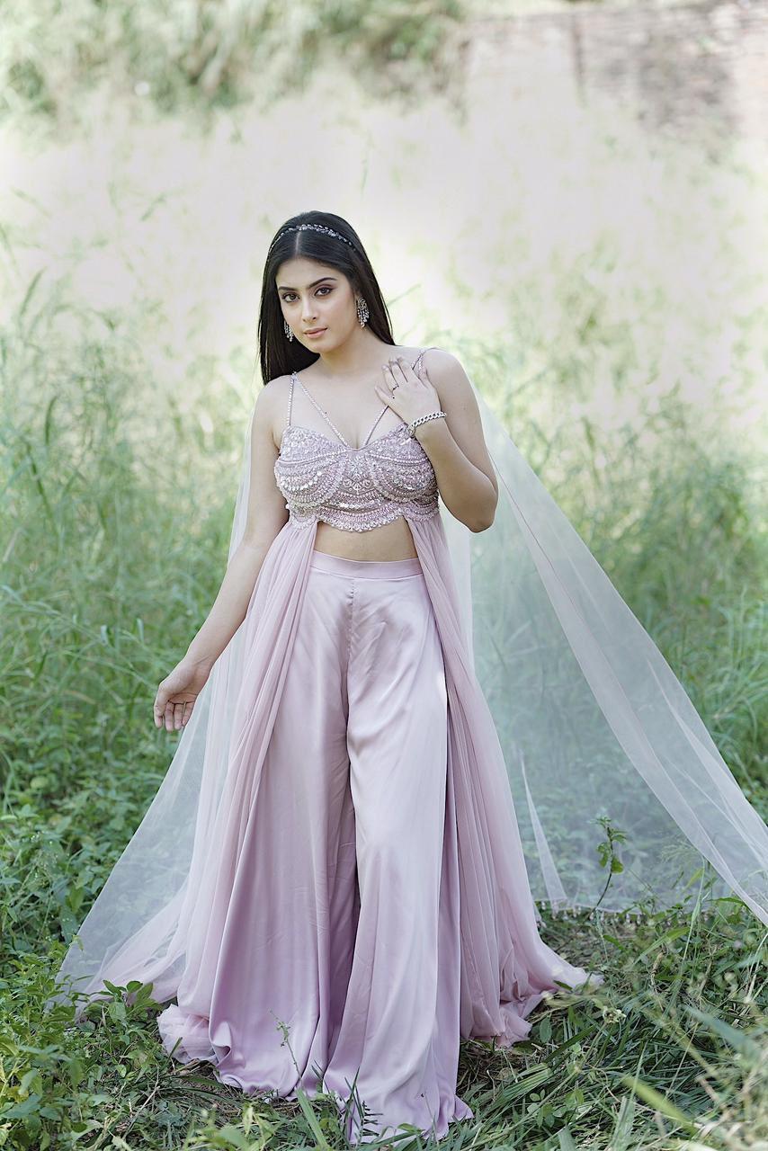 Isha Malviya flaunted some impressive looks during her stint in the Bigg Boss 17 house. Despite being the youngest, she brought her A-game to everything, especially her style. This stunning ensemble makes her resemble a princess!