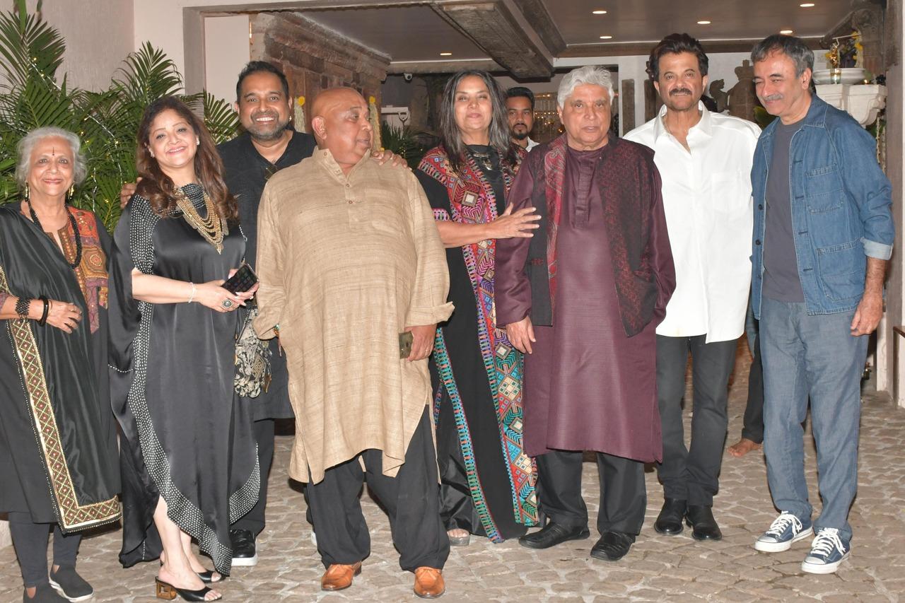Javed Akhtar stepped out to pose for the paparazzi. He was accompanied by his wife Shabana Azmi, host Anil Kapoor and filmmaker Rajkumar Hirani among others
