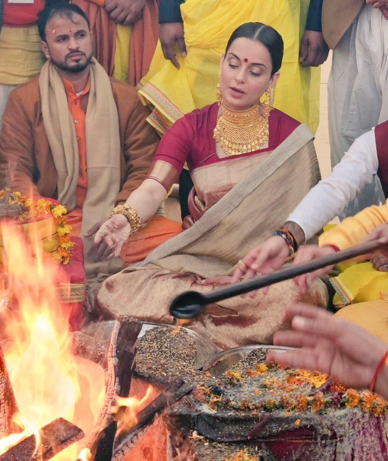 The actress was seen performing yagya during her visit to Ayodhya. She was seen dressed in a silk saree with heavy gold jewellery 