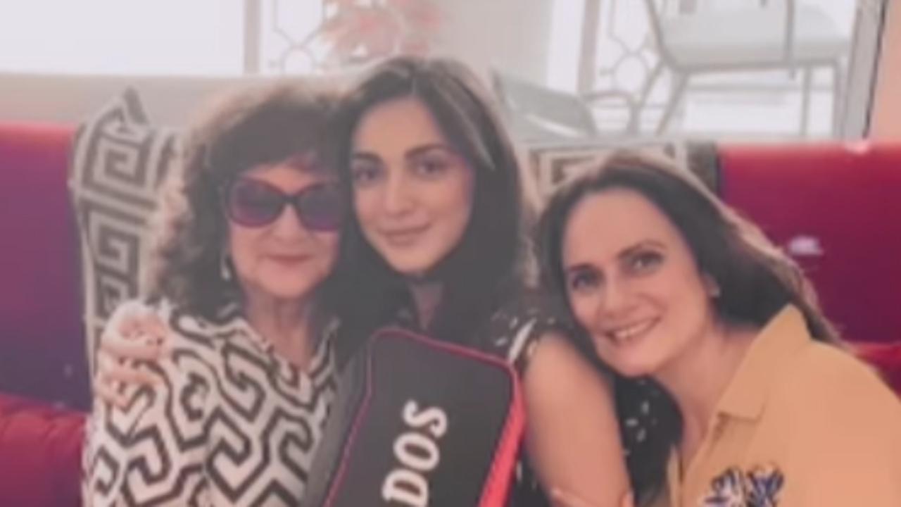 Kiara Advani shares adorable picture with her mom and 