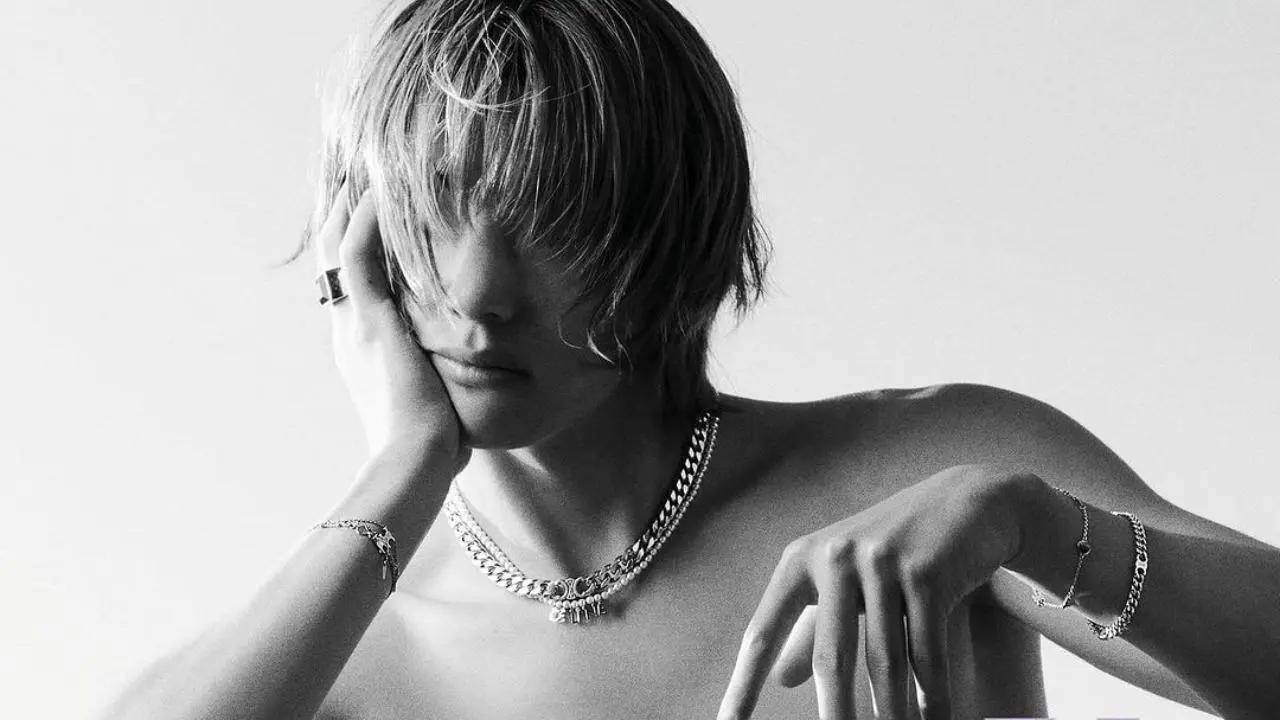 Harper's Bazaar Korea recently revealed the latest cover photo of its magazine, which featured BTS V in his hottest look yet. Read More