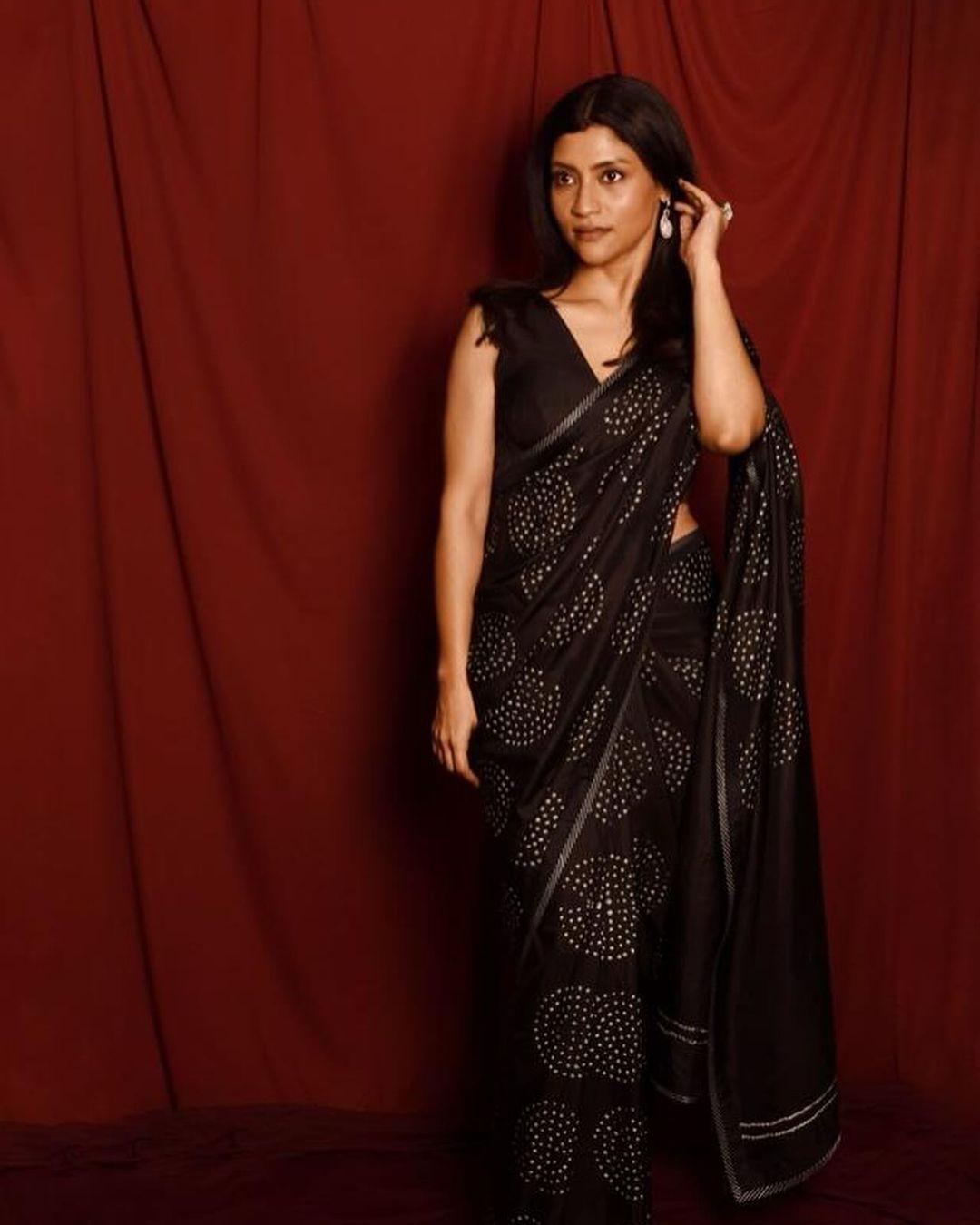Konkona Sen Sharma looked stunning in a black saree featuring beautiful prints.