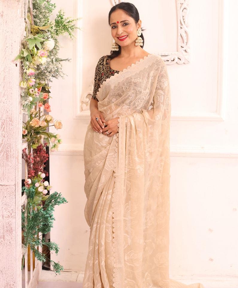 The actress, in yet another look, stole our hearts with her saree styling. She paired a white see-through saree with a contrasting blouse. The big white earrings were a 10 on 10