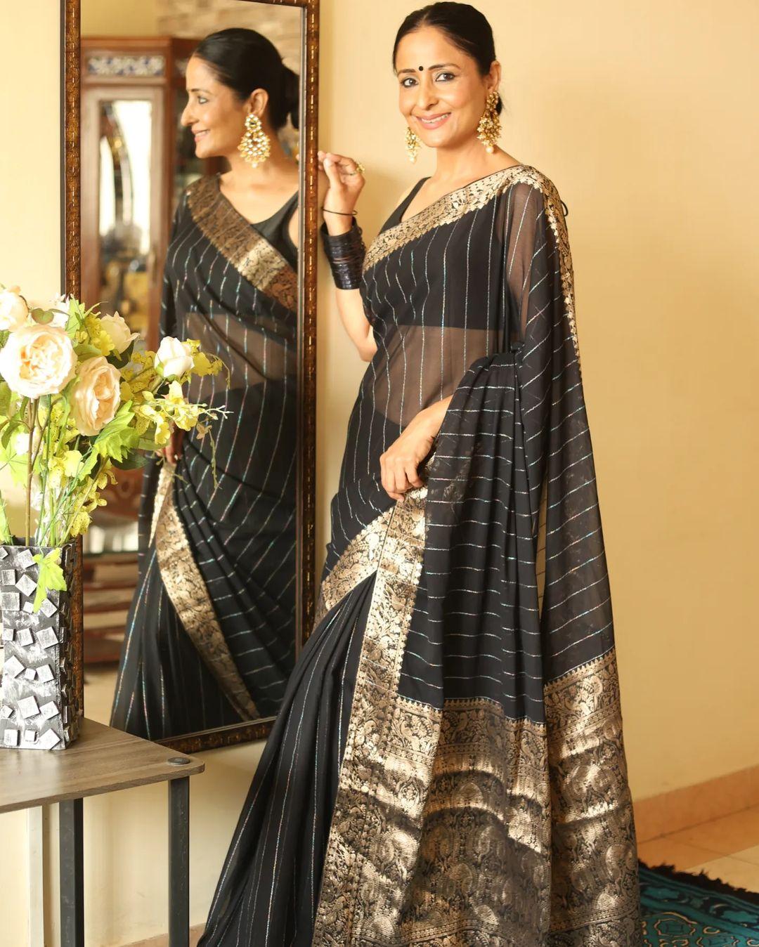 Lataa proves the timeless allure of black in a stunning black saree. Adorned with a big bindi and heavy earrings, her look stole the spotlight