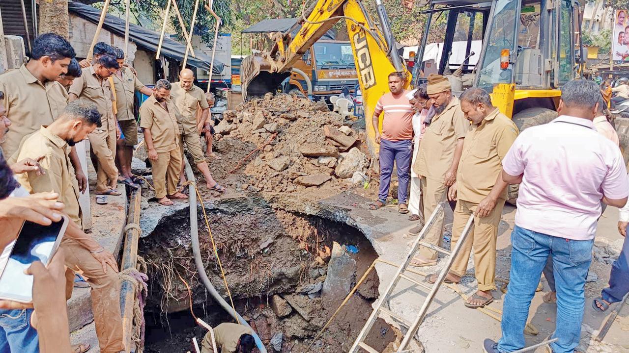 Mumbai: 2 leakages in water mains leave Sion and Wadala dry