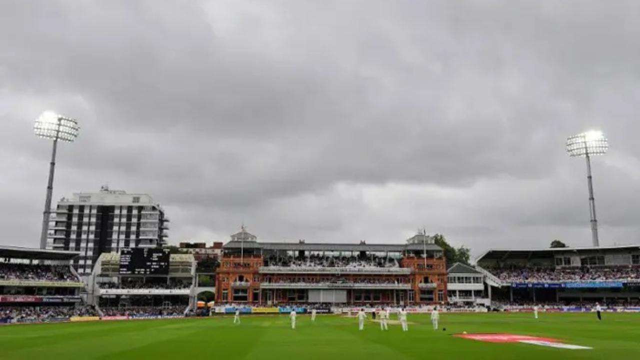 Lords Cricket Ground
The home of cricket, Lords Cricket Ground witnessed the fifth shortest test match in history. In 1888, in the first innings of the game, Australia put on a total of 116 runs and England on the other hand were bowled out for just 53 runs in their first innings. The Aussies team struggled to score huge runs in the second innings and skittled for just 60 runs. England successfully chased the target and won the match in 197 overs.