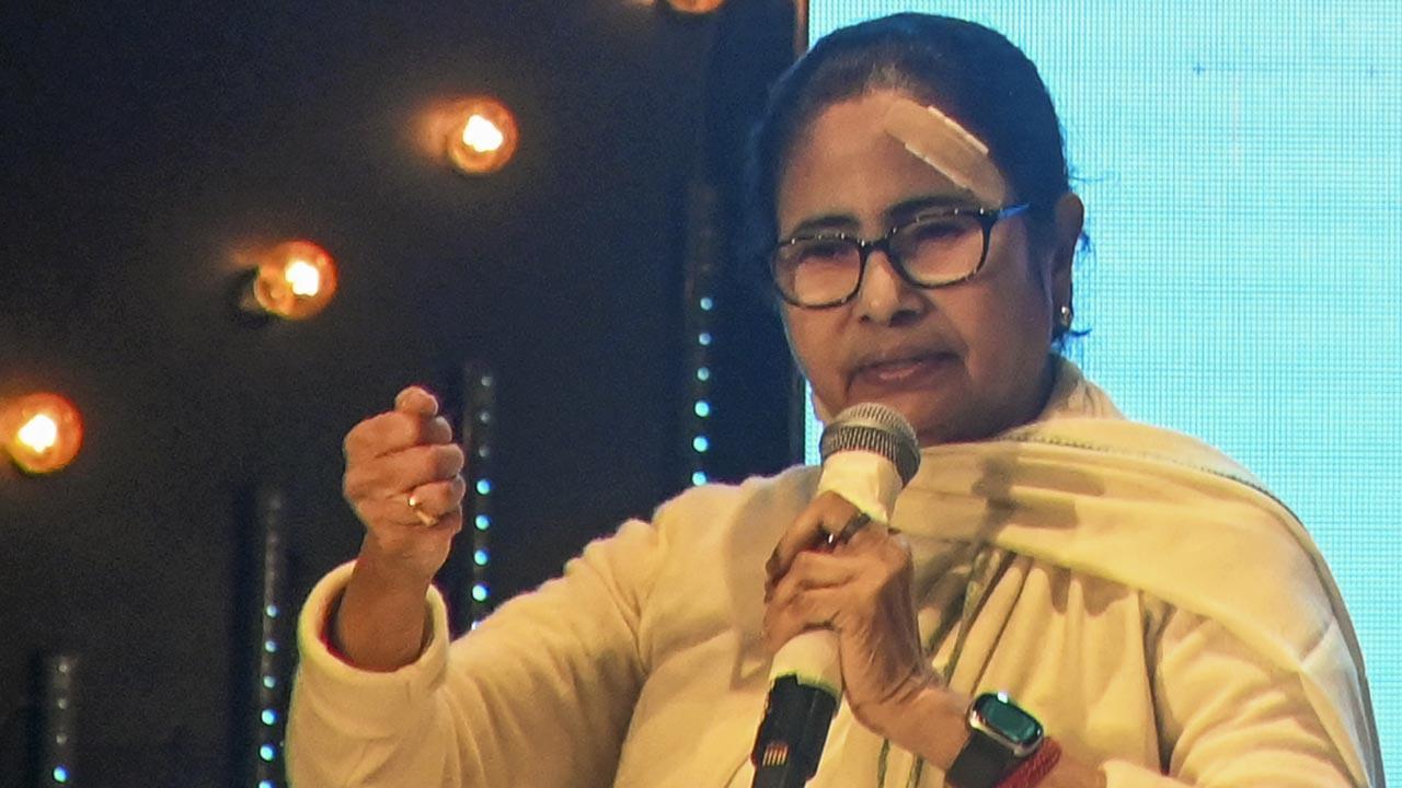 Will launch protests if Centre doesn't clear Bengal's dues: Mamata Banerjee