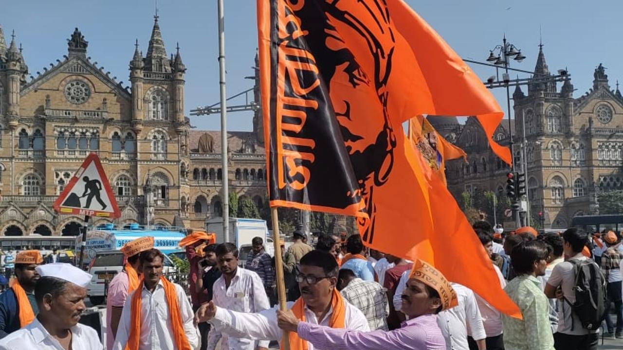 Mumbai: Maratha quota protesters demonstrate near CSMT; traffic affected
