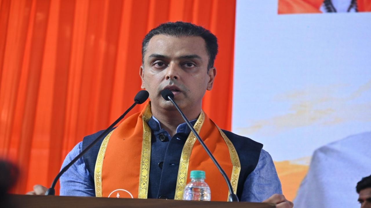 Milind Deora accuses Congress of abusing industrialists and businessmen soon after joining Shiv Sena
