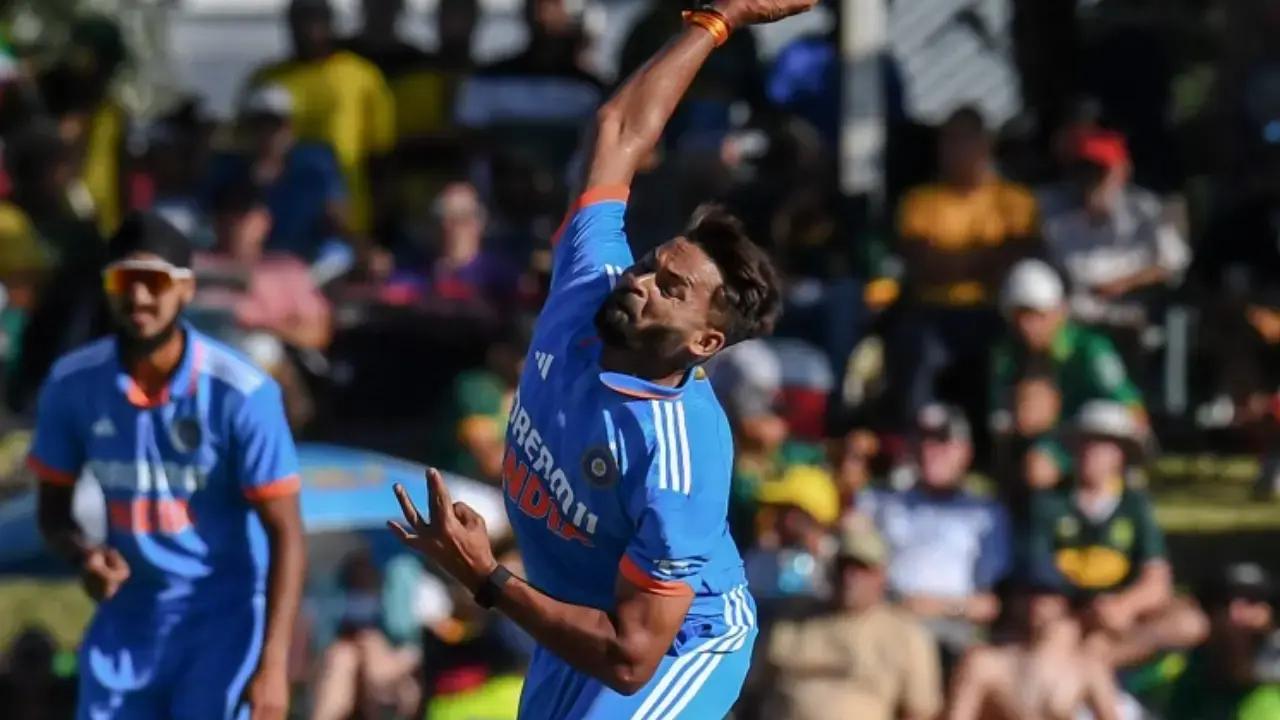 Mukesh Kumar
The absence of star Indian pacers like Jasprit Bumrah, Mohammed Shami and Mohammed Siraj provided an opportunity for other players to display their skills. In the first T20I clash against Afghanistan, speedster Mukesh Kumar bagged two of the important wickets. First, he dismissed Azmatullah Omarzai with a stunning delivery and then went on to dismiss Afghanistan's veteran all-rounder Mohammad Nabi. Kumar conceded 33 runs in his four-over spell