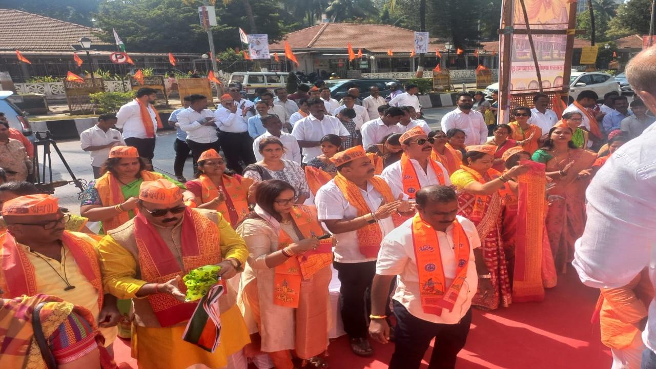 Top Opposition leaders skipped the temple inauguration, calling it an RSS-BJP event. But Himachal Pradesh minister Vikramaditya Singh, who is the son of state Congress chief Pratibha Singh, arrived at the venue.